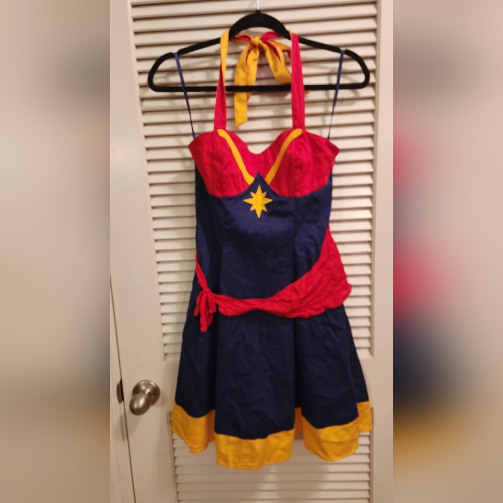 Her Universe Women Of Marvel Captain Marvel Halter Dress size Small